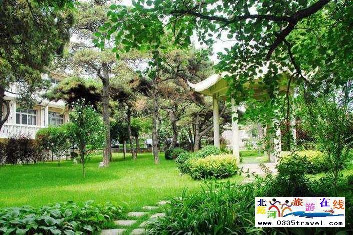 北戴河?xùn)|經(jīng)路賓館-住準(zhǔn)五星海華標(biāo)間/豪華大床+雙份早餐，一價(jià)全含