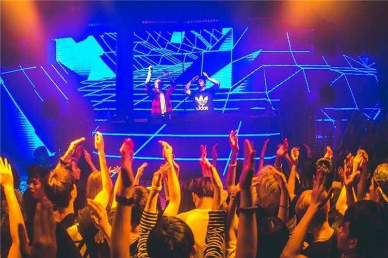 秦皇島北戴河娛樂(lè)休閑歌廳酒吧夜場(chǎng)推薦:秦皇島邁阿密酒吧MiAMi CLUB—秦皇島北戴河網(wǎng)紅夜場(chǎng)酒吧